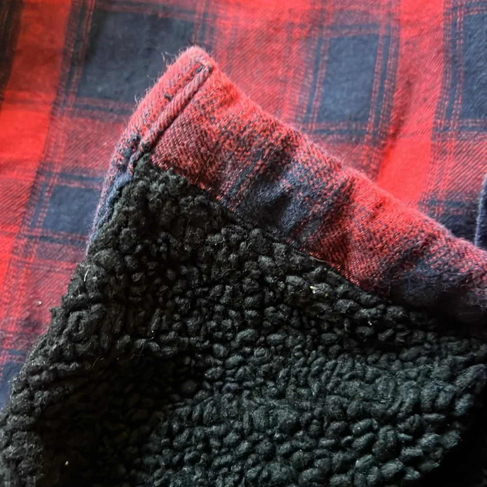 EUC Levi’s | Men’s red and navy shirt jacket lined with sherpa - Picture 6 of 9